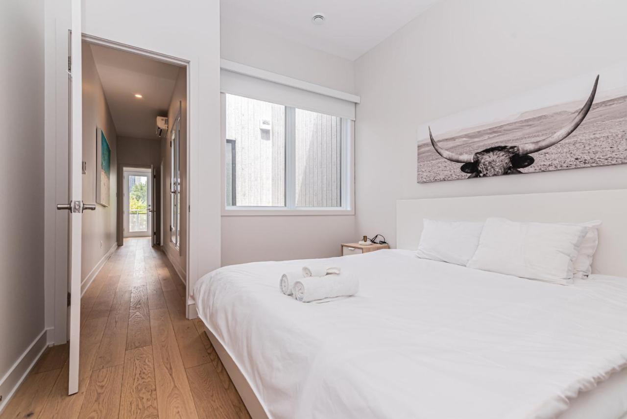 Cool And Clean Flat By Atwater Market By Den Stays มอนทรีอัล ภายนอก รูปภาพ